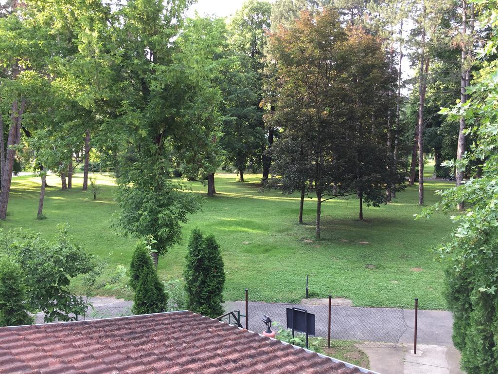 S' Centro - Park Apartments Kraljevo Bagian luar foto