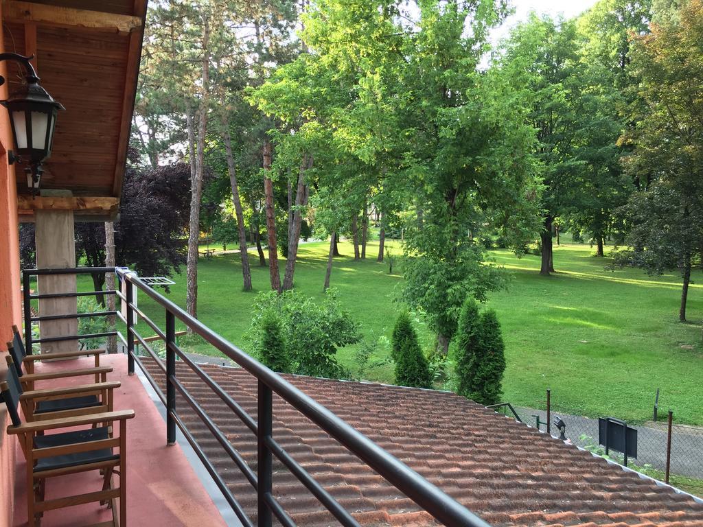 S' Centro - Park Apartments Kraljevo Bagian luar foto