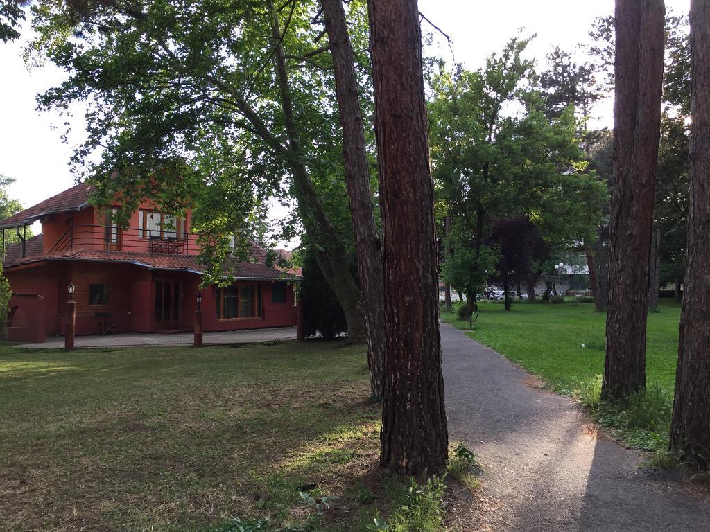S' Centro - Park Apartments Kraljevo Bagian luar foto